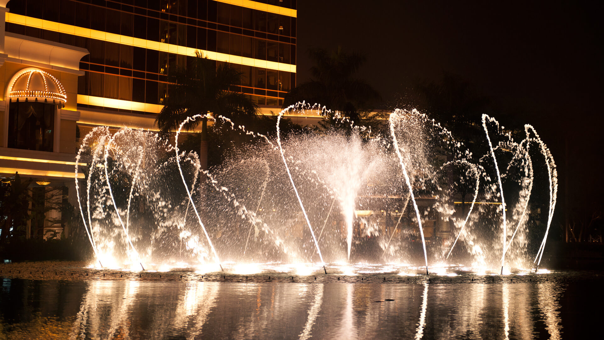 Performance Lake at Wynn Macau, photograph 11 of 13