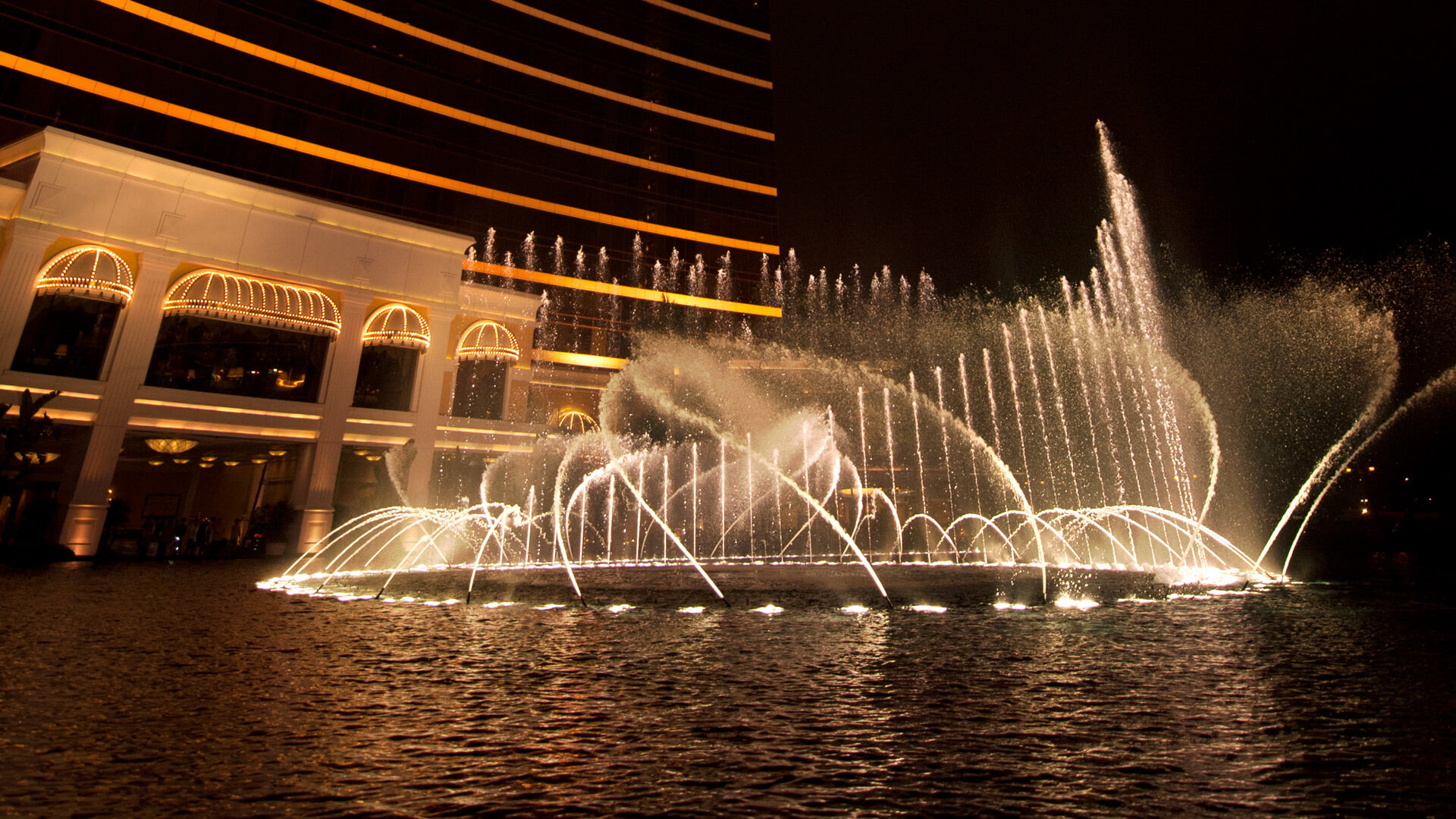 Performance Lake at Wynn Macau, photograph 12 of 13
