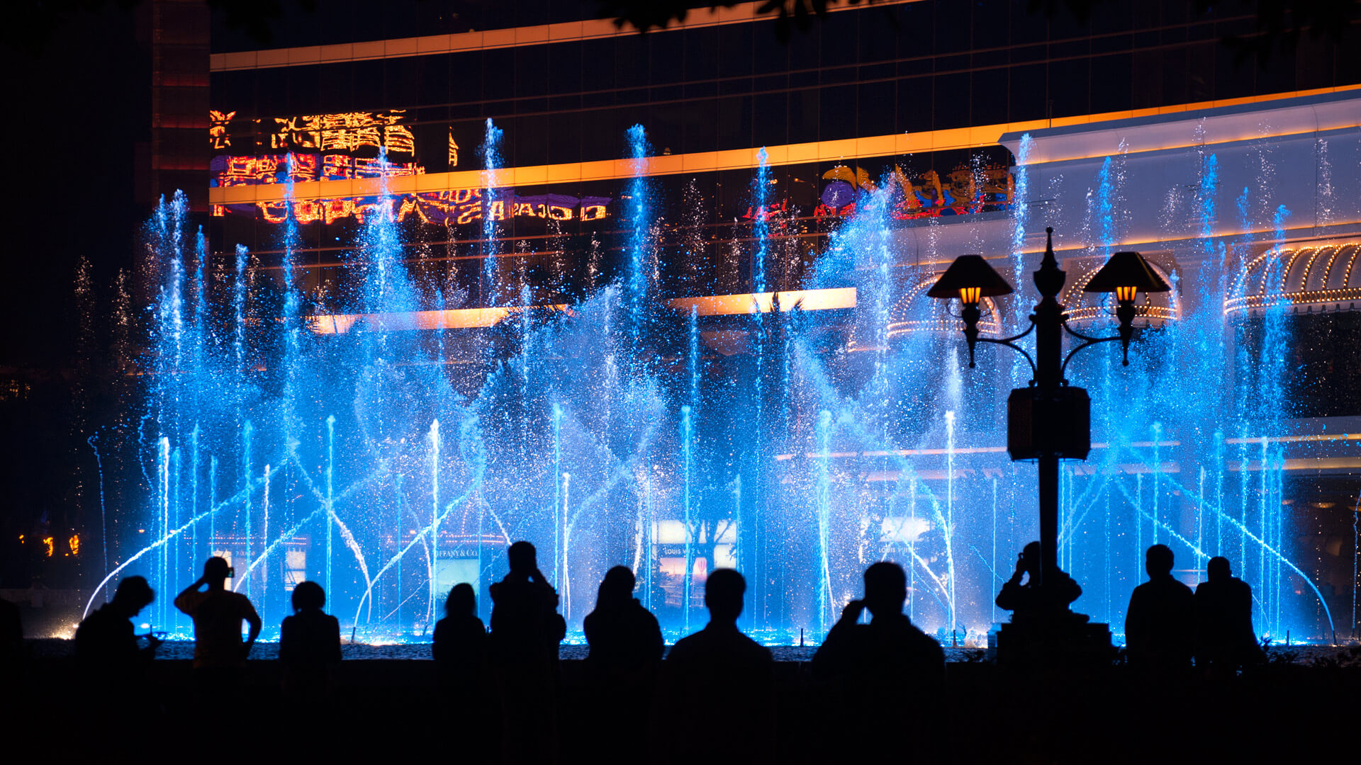 Performance Lake at Wynn Macau, photograph 7 of 13