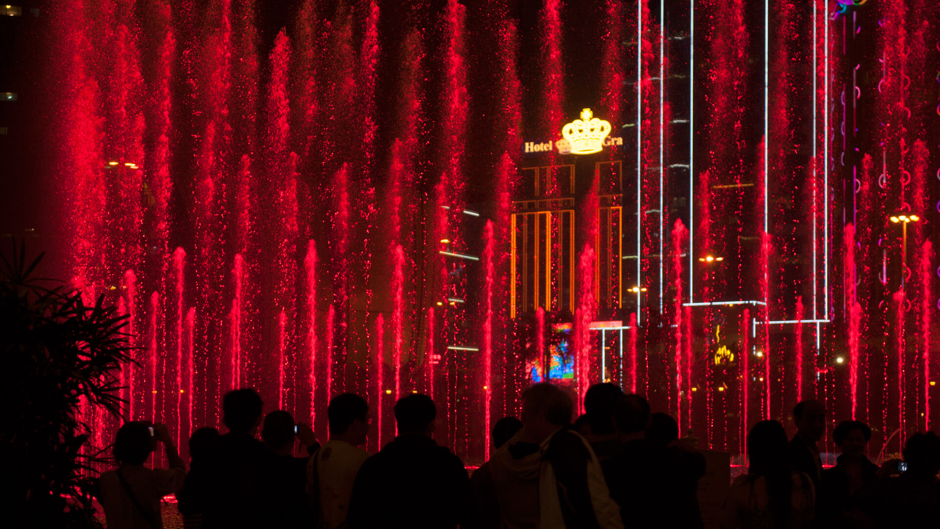 Performance Lake at Wynn Macau, photograph 9 of 13