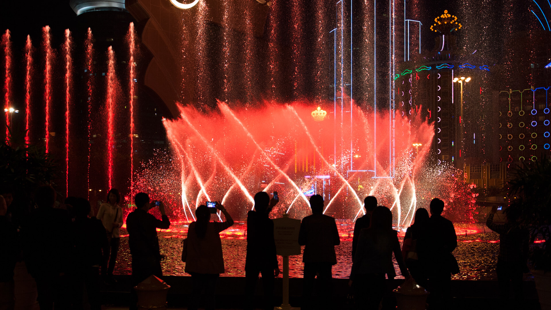 Performance Lake at Wynn Macau, photograph 10 of 13
