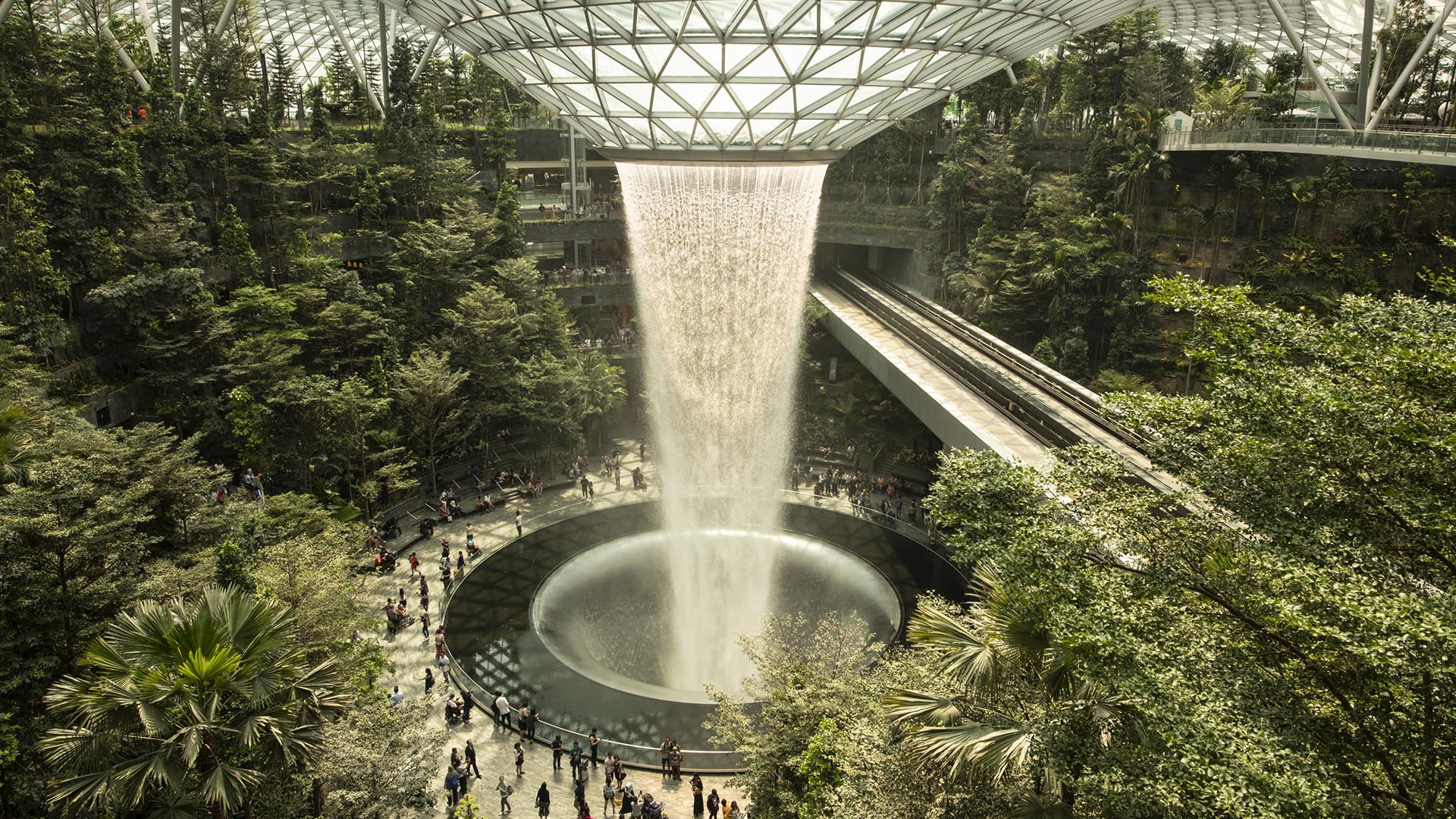 Jewel Rain Vortex at Changi Airport, photograph 1 of 11