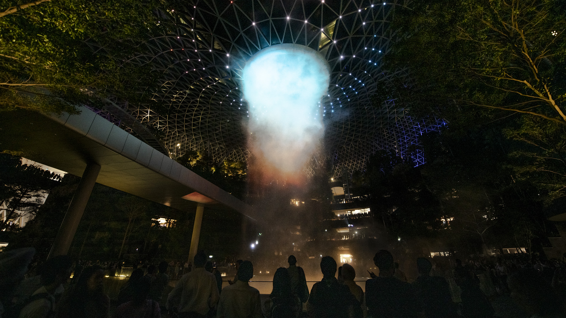 Jewel Rain Vortex at Changi Airport, photograph 10 of 11