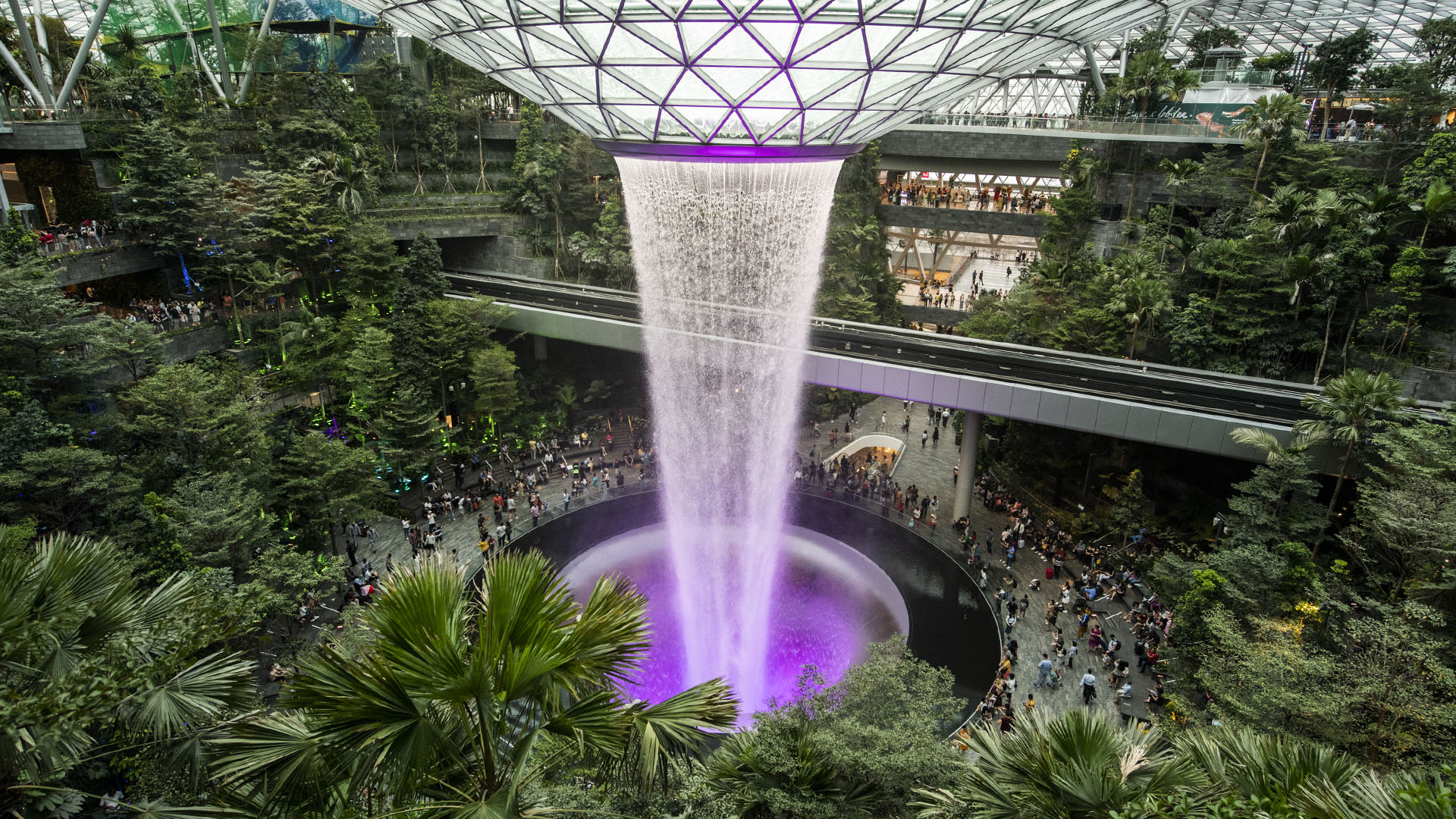 Jewel Rain Vortex at Changi Airport, photograph 2 of 11