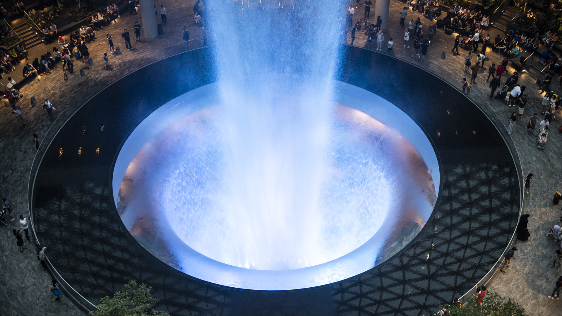 Jewel Rain Vortex at Changi Airport, photograph 3 of 11