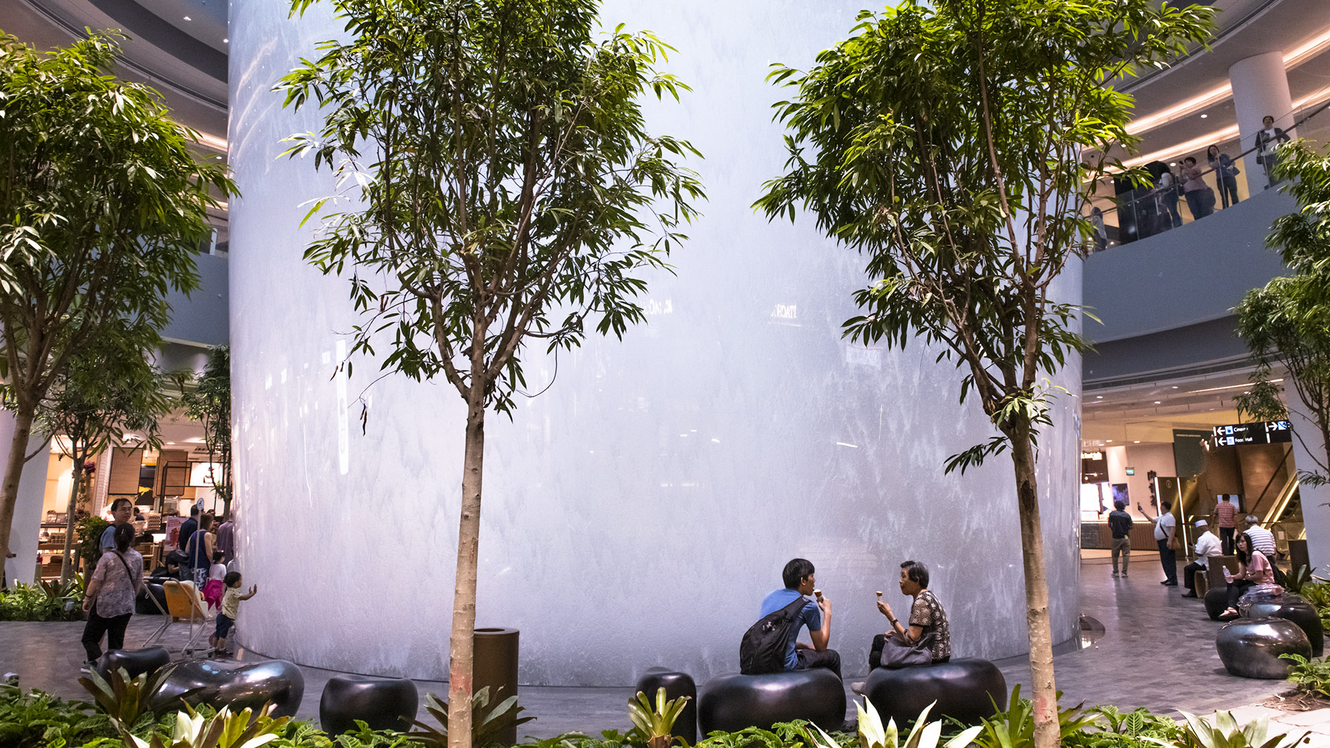 Jewel Rain Vortex at Changi Airport, photograph 4 of 11
