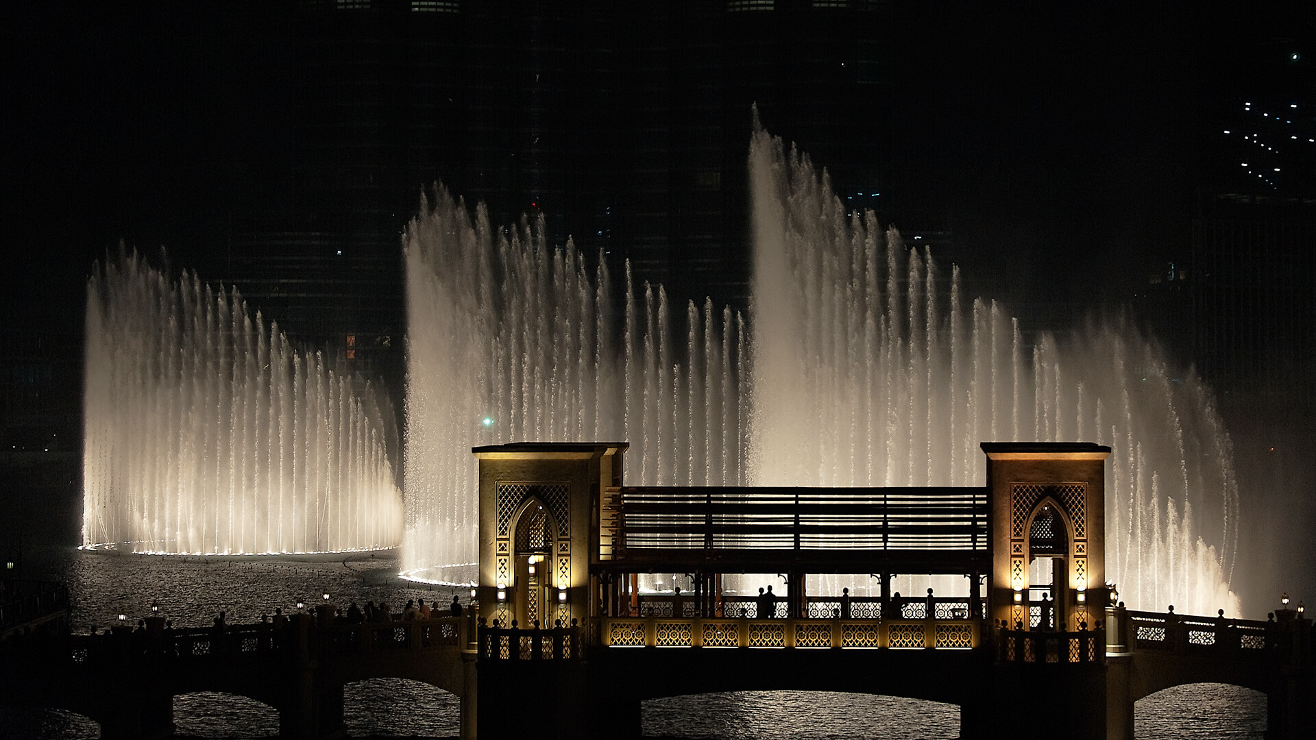 The Dubai Fountain, photograph 2 of 15
