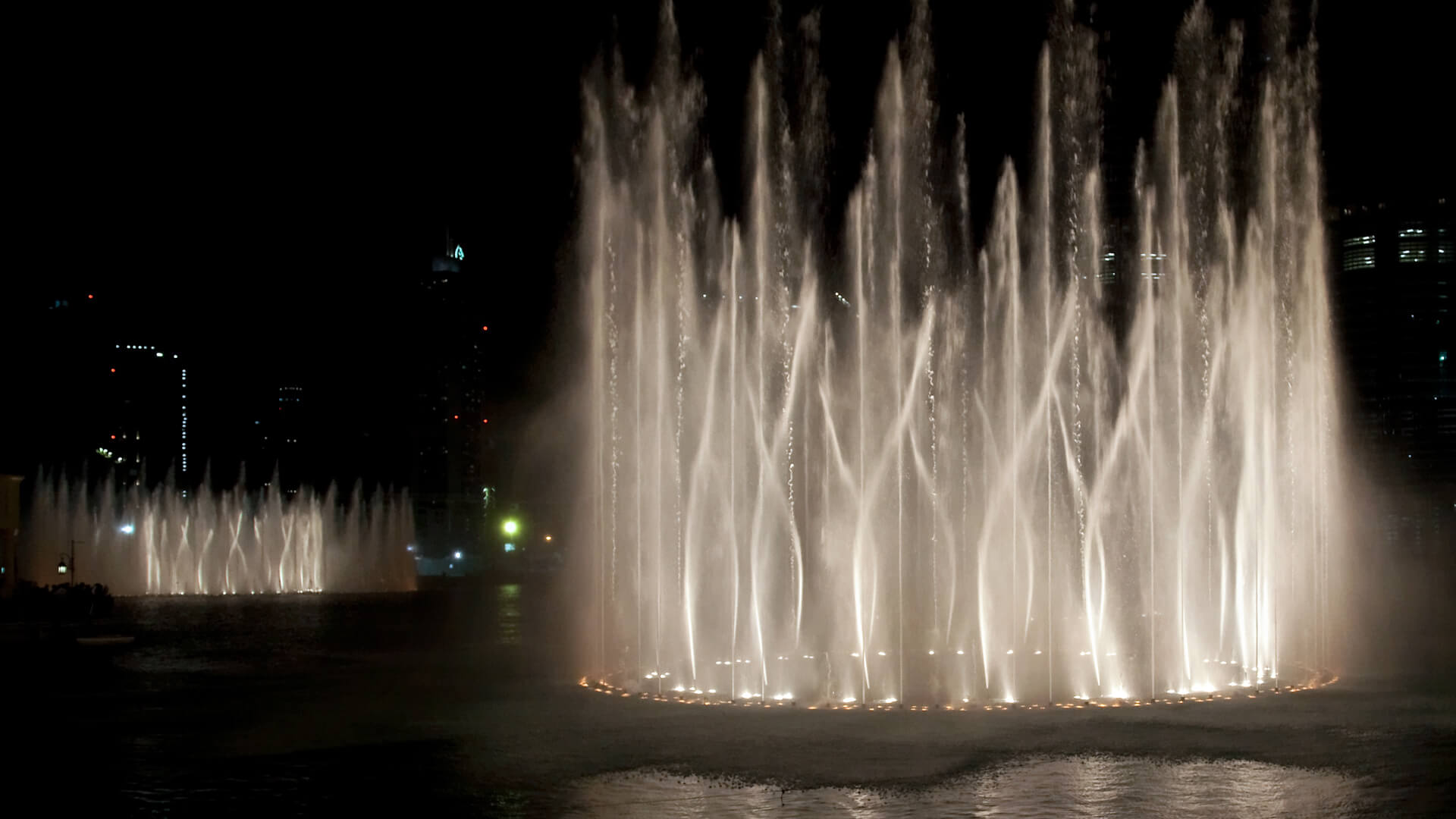 The Dubai Fountain, photograph 12 of 15