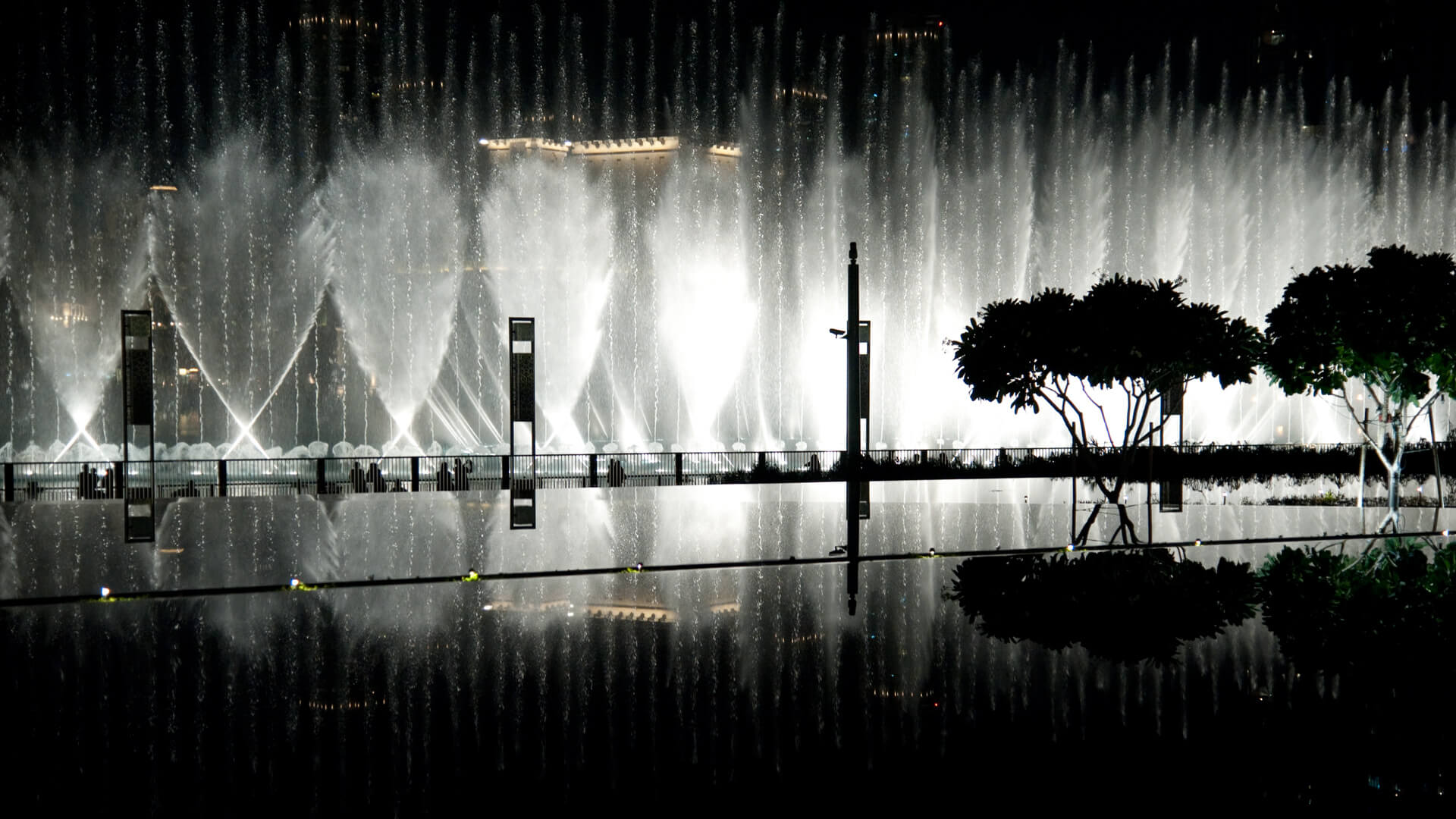 The Dubai Fountain, photograph 14 of 15