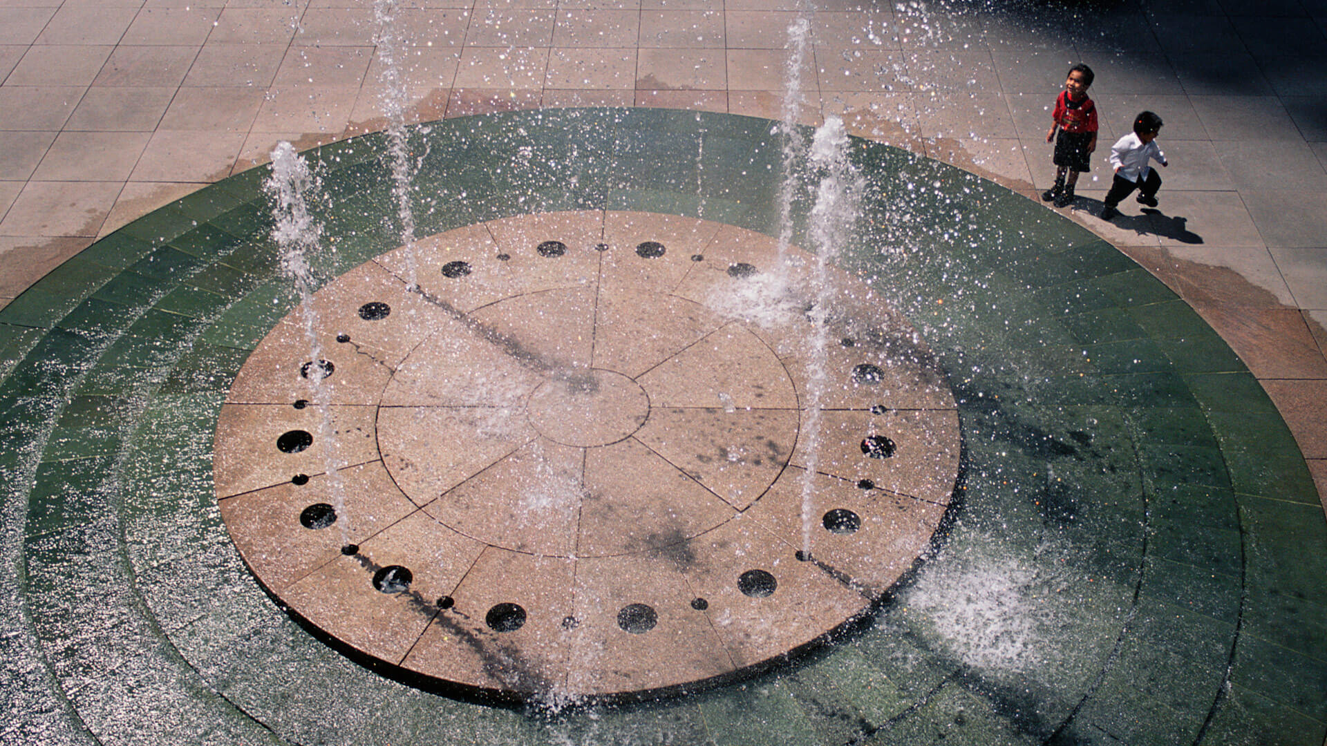 California Plaza Watercourt, photograph 12 of 14