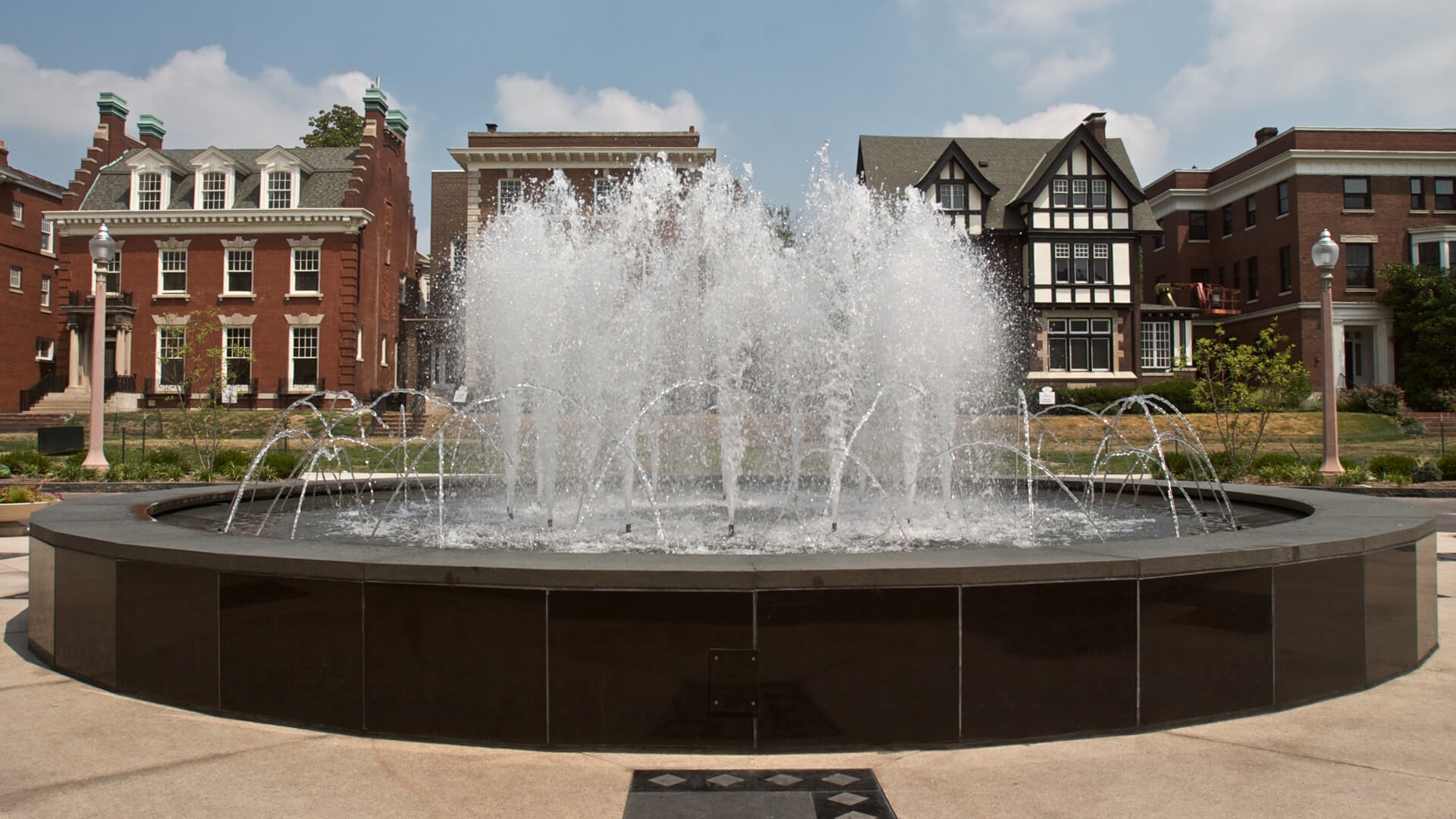 Maryland Plaza, photograph 3 of 3