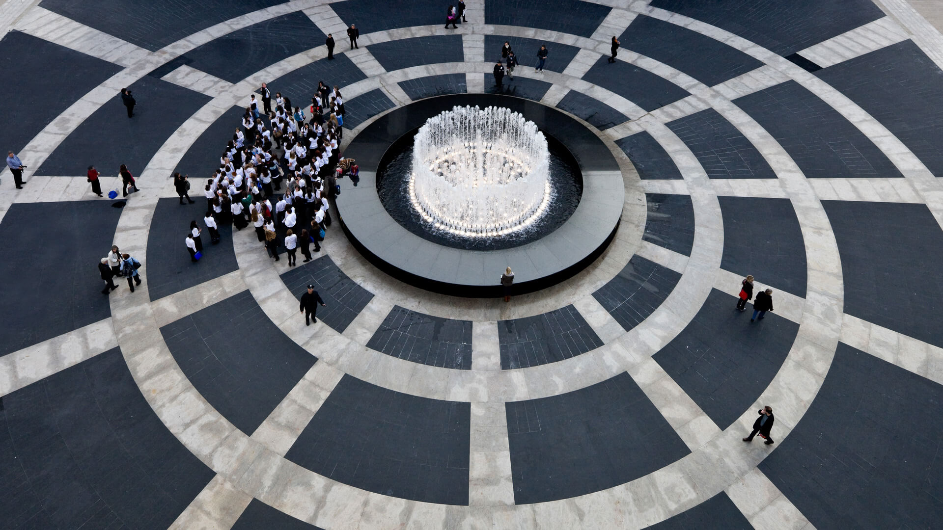 Revson Fountain at Lincoln Center, photograph 8 of 9